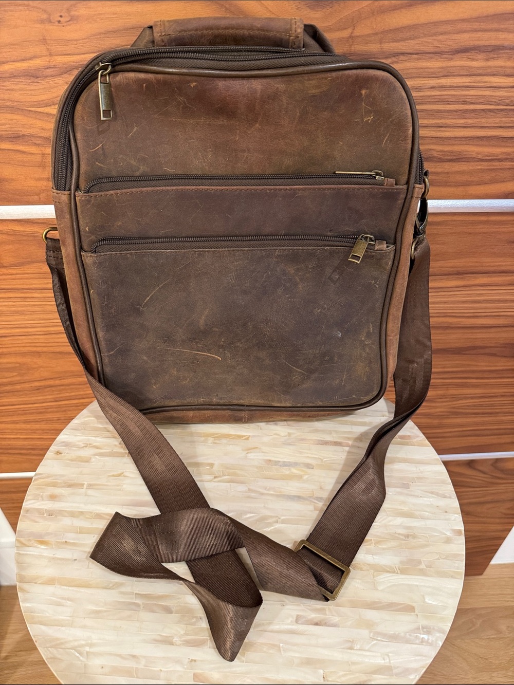 Brookstone Brown Leather Crossbody Messenger Bag - Unisex